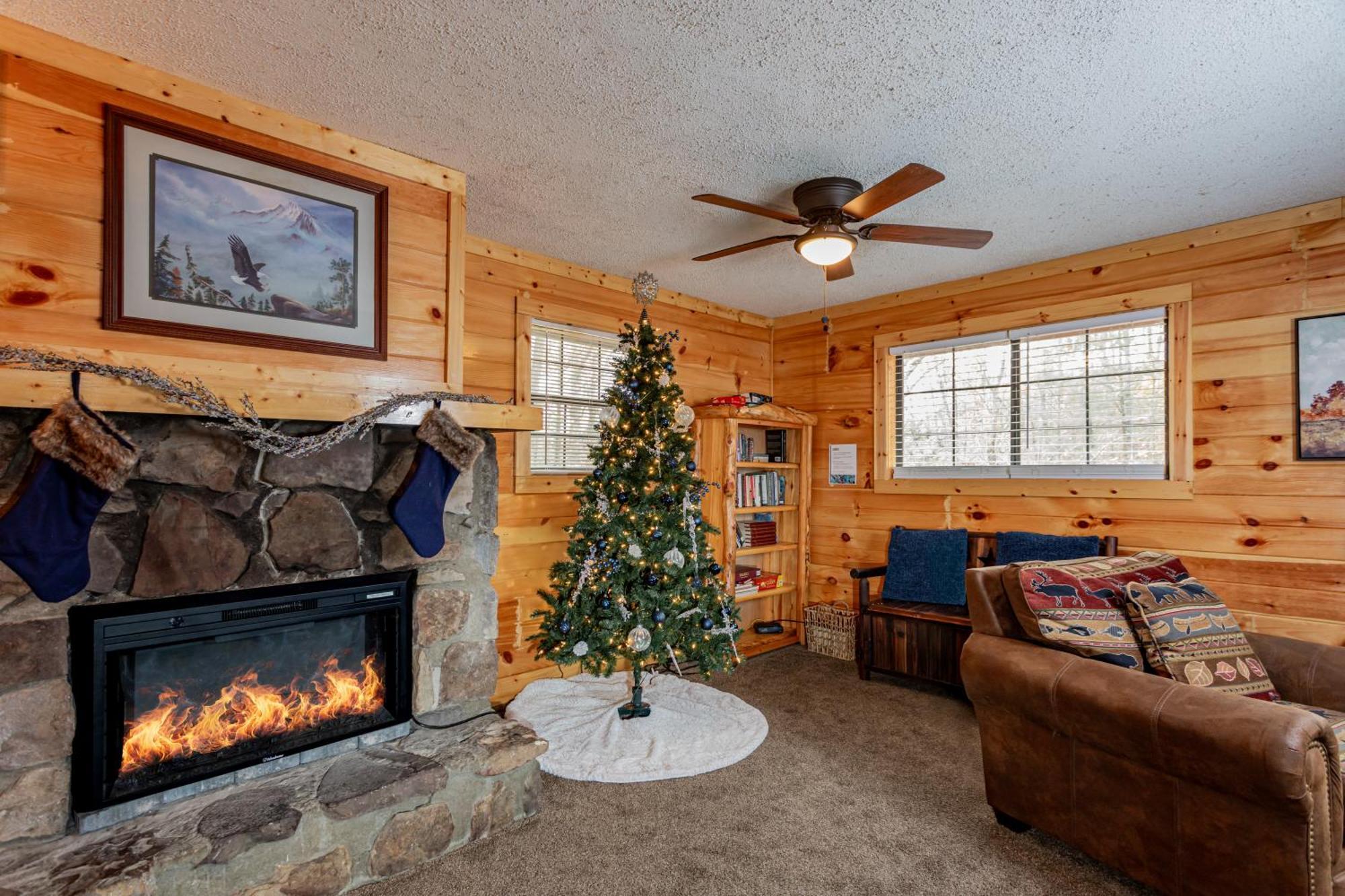 The Eagle'S Nest Mountain Cabin ガトリンバーグ エクステリア 写真